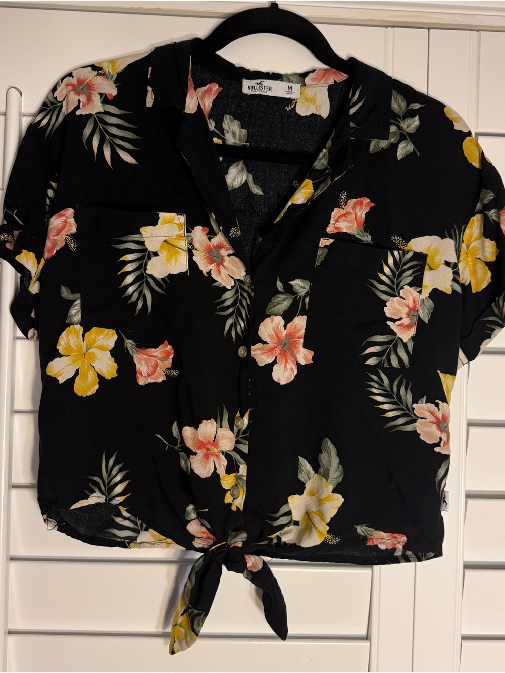 Hollister Black Floral Tie-Front Crop Blouse